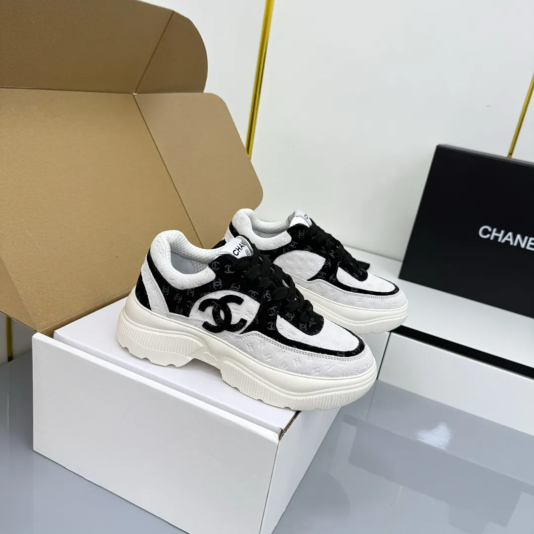 👟👟Ex-factory price 620👟👟 Chanel bread shoes ~ original calfskin panda shoes Chanel 25C latest hot style panda black and white sports shoes casual sneakers Xiaoxiang hot item classic black and white panda color coco girls must pay Fabric: original custom mixed sheepskin lining: original imported breathable mesh lining outsole: Original molded rubber + TPU combination Size: Women's 35-41